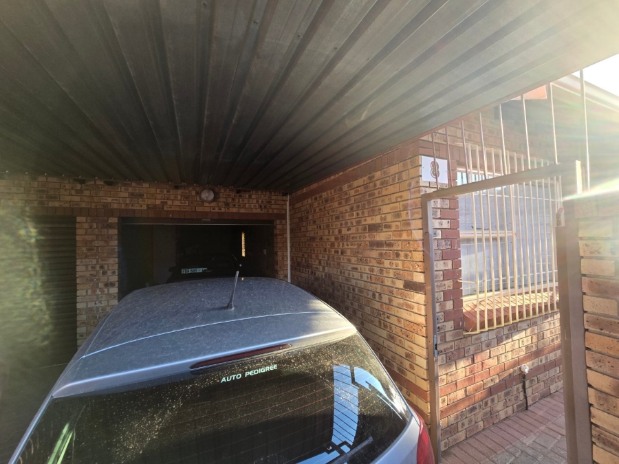 2 Bedroom Property for Sale in Uitsig Free State